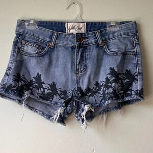 White‎ Crow Shorts